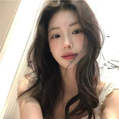 盛开的樱花林下